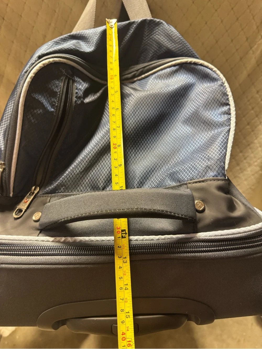 Swiss Tech spacious duffel